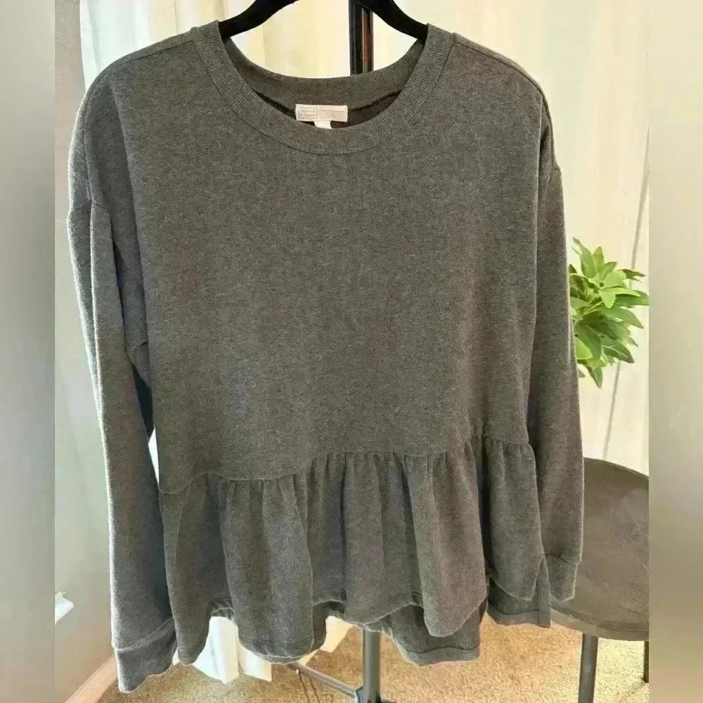 NWOT 14th & Union Grey Peplum high low Women’s Sweater Top with Crew Neck
